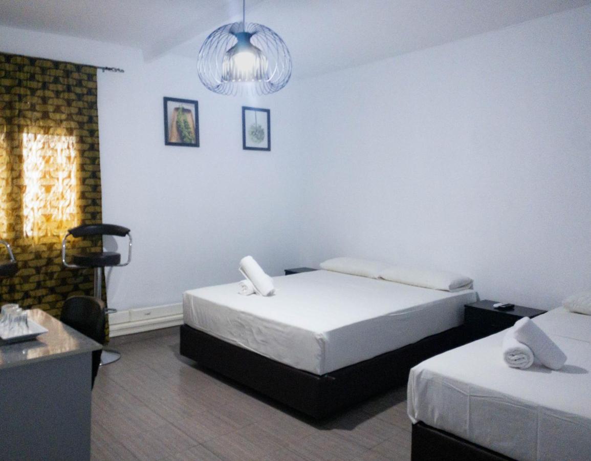 Hostal Andrea Madrid Dış mekan fotoğraf