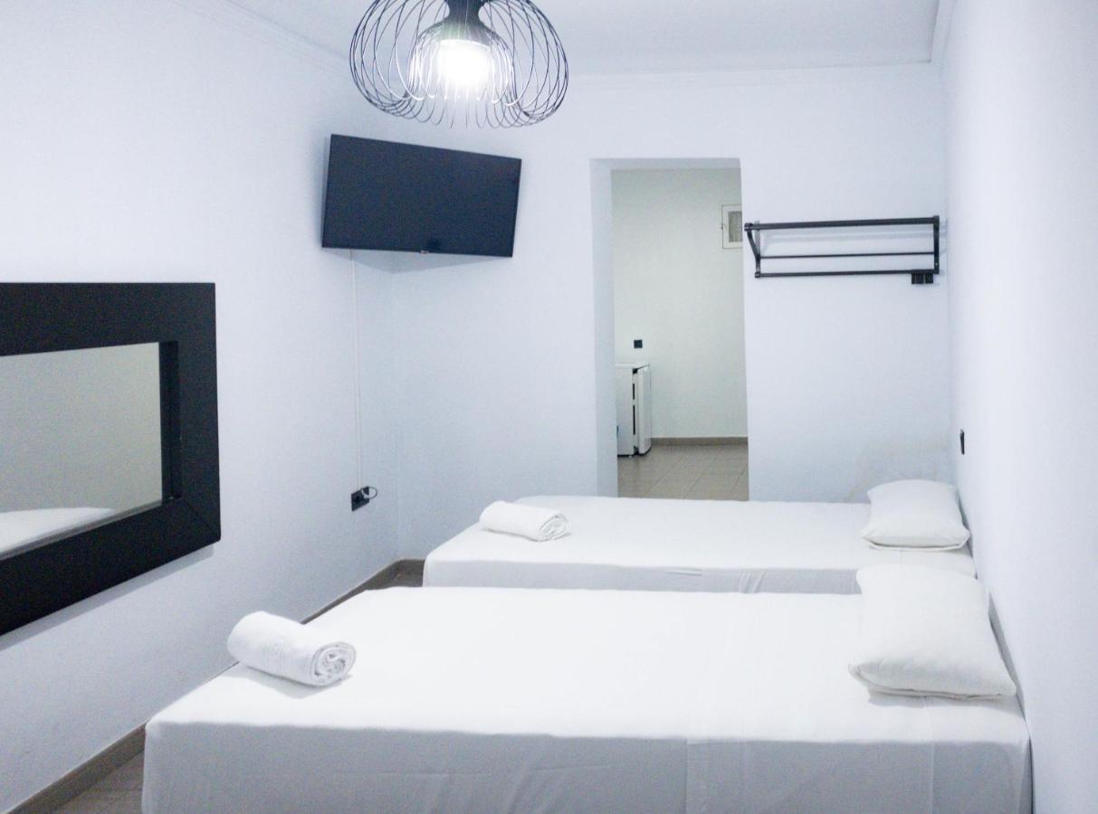 Hostal Andrea Madrid Dış mekan fotoğraf