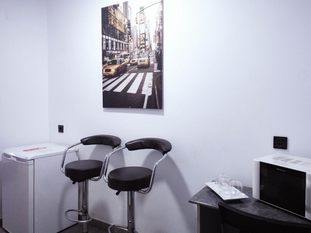 Hostal Andrea Madrid Dış mekan fotoğraf