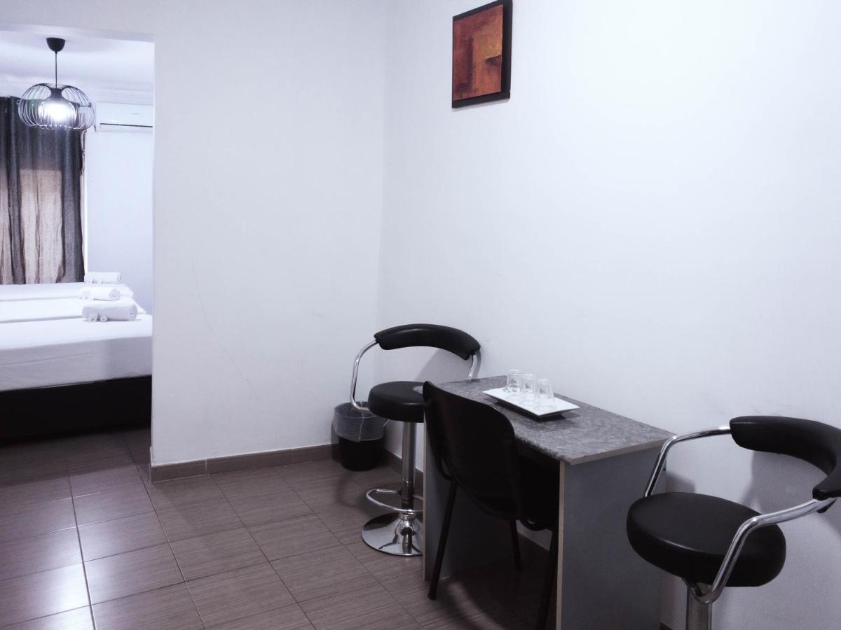 Hostal Andrea Madrid Dış mekan fotoğraf