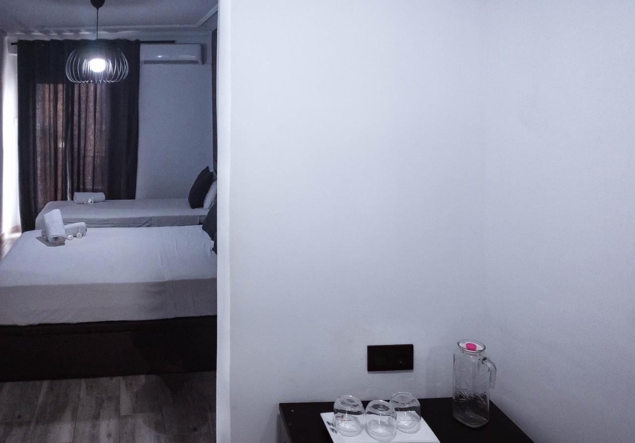 Hostal Andrea Madrid Dış mekan fotoğraf
