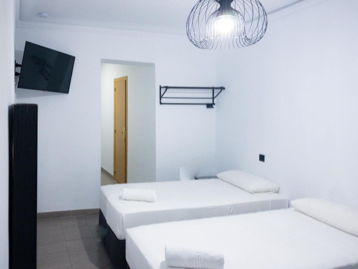 Hostal Andrea Madrid Dış mekan fotoğraf