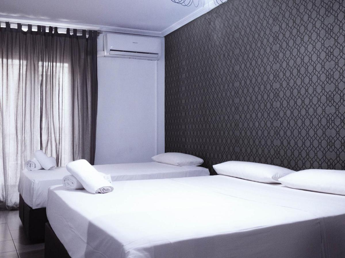 Hostal Andrea Madrid Dış mekan fotoğraf