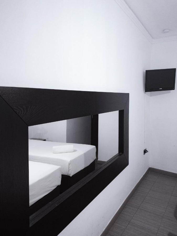 Hostal Andrea Madrid Dış mekan fotoğraf