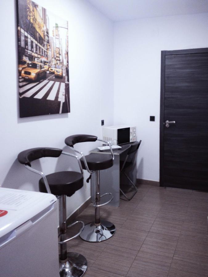 Hostal Andrea Madrid Dış mekan fotoğraf