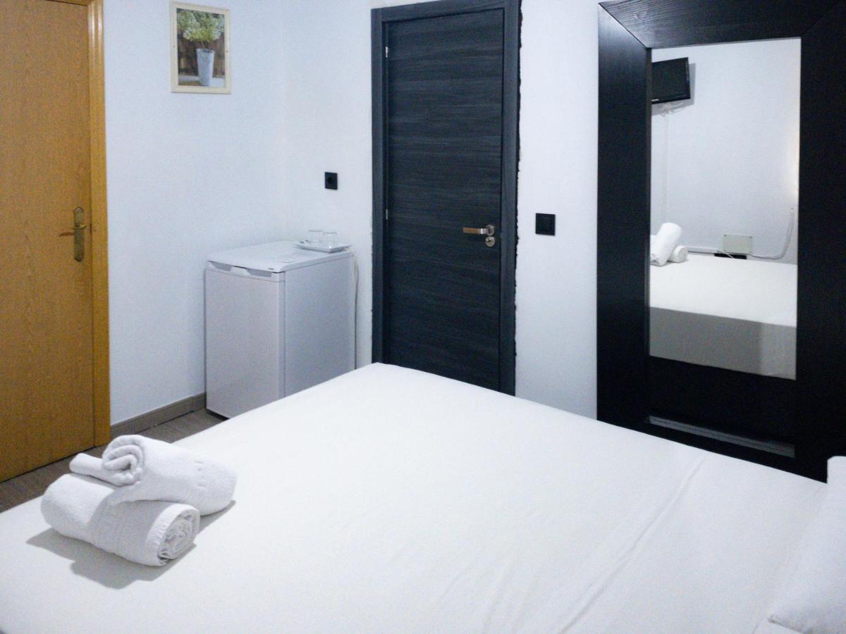 Hostal Andrea Madrid Dış mekan fotoğraf