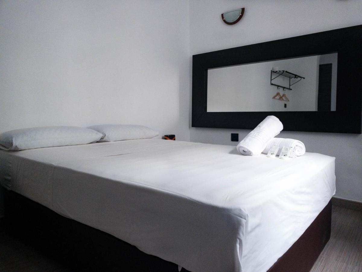 Hostal Andrea Madrid Dış mekan fotoğraf