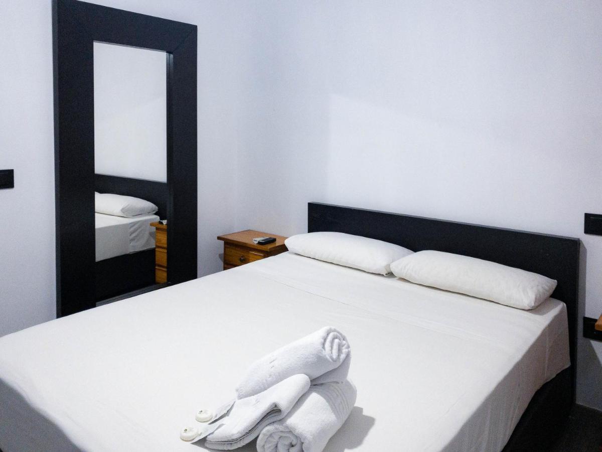 Hostal Andrea Madrid Dış mekan fotoğraf