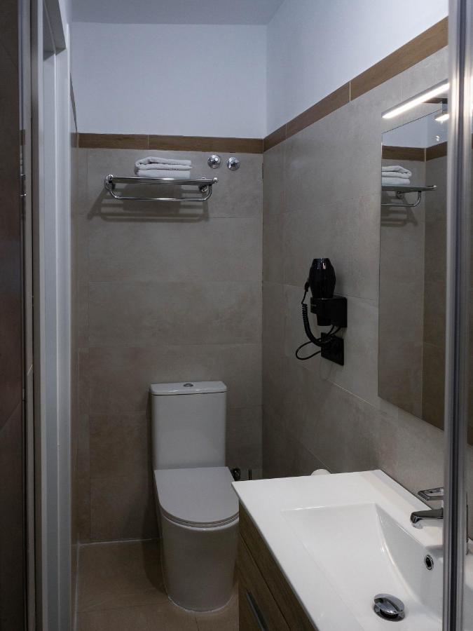 Hostal Andrea Madrid Dış mekan fotoğraf