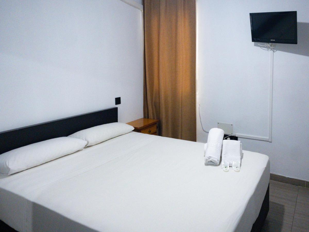 Hostal Andrea Madrid Dış mekan fotoğraf