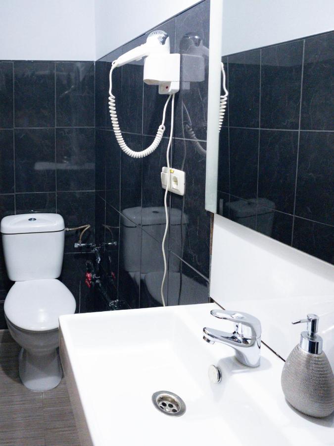 Hostal Andrea Madrid Dış mekan fotoğraf