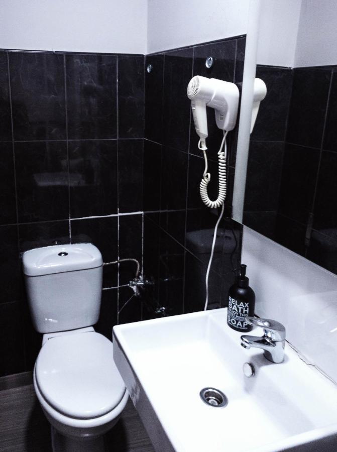 Hostal Andrea Madrid Dış mekan fotoğraf