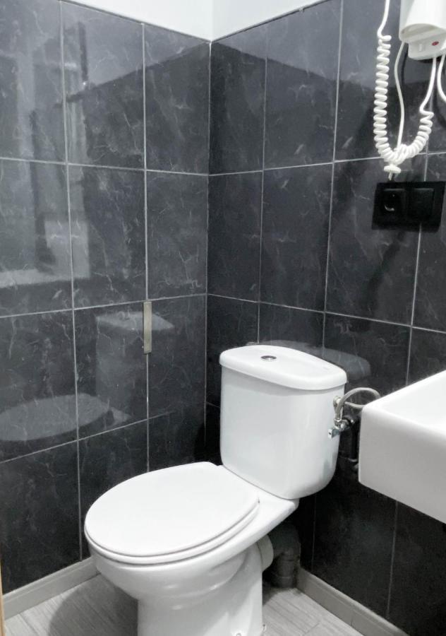 Hostal Andrea Madrid Dış mekan fotoğraf