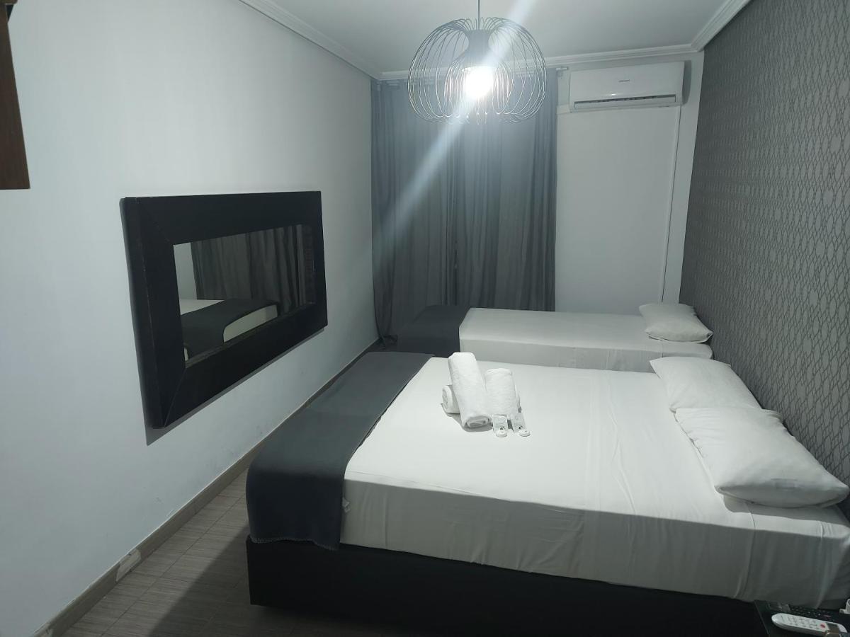 Hostal Andrea Madrid Dış mekan fotoğraf
