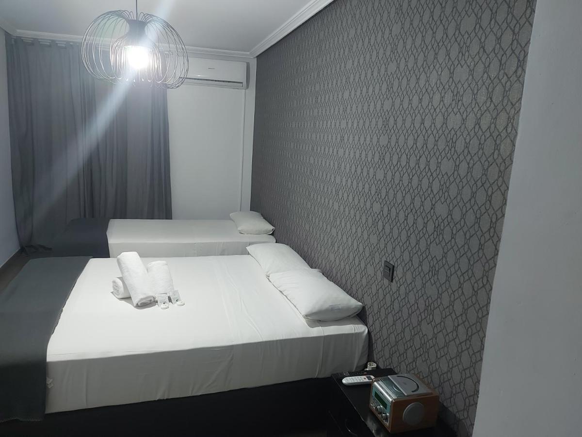 Hostal Andrea Madrid Dış mekan fotoğraf